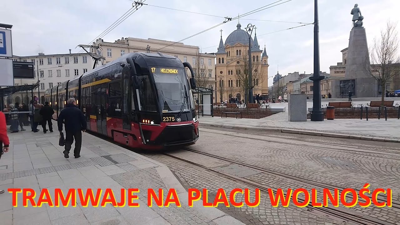 Pierwszy dzień tramwajów na Placu Wolności w Łodzi. Otwarcie po przebudowie./Trams in Łódź (Poland).