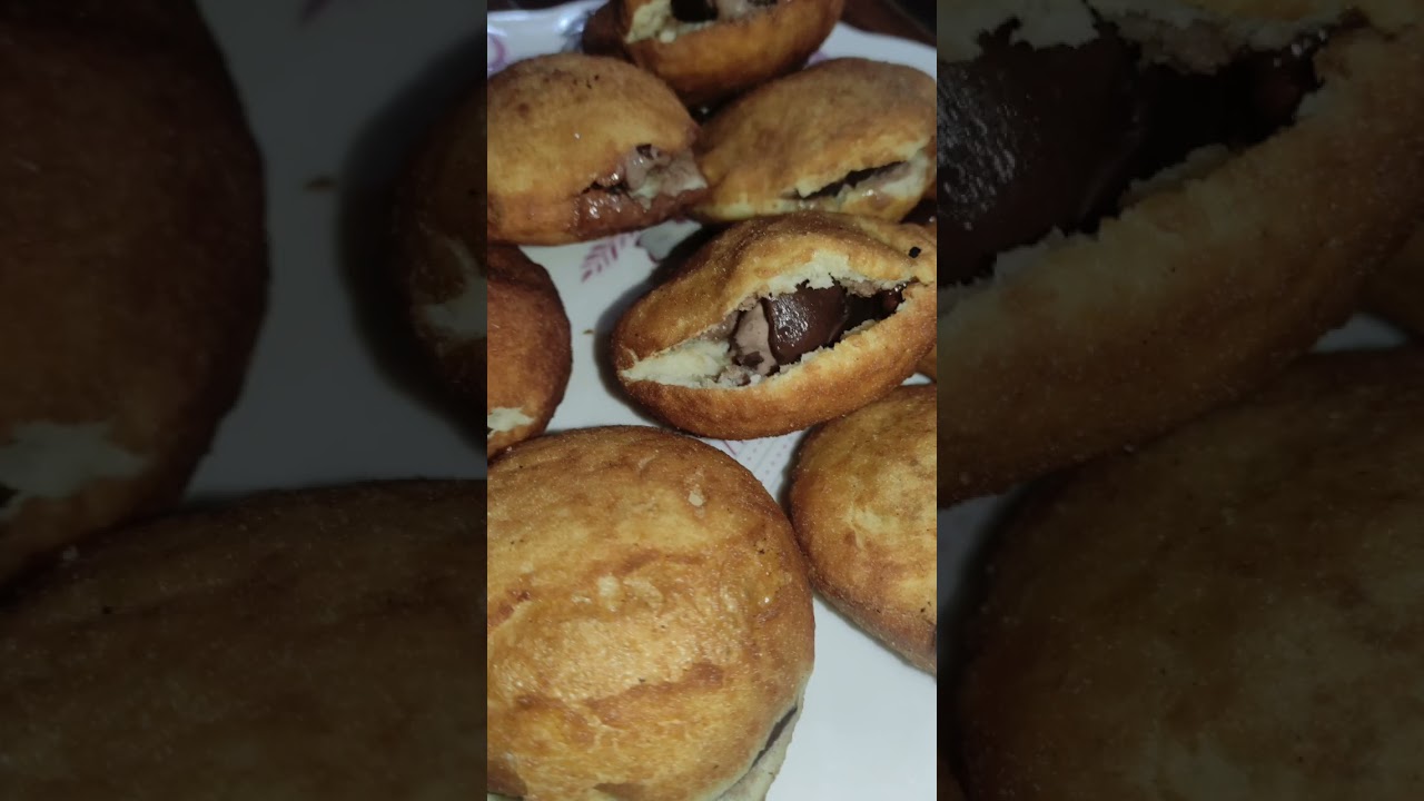 ice cream donut ( d) make a fluffy dough with water,egg, yeast,maida,salt,butterand luke warm water.