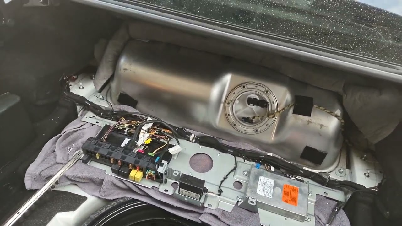 2007 Mercedes Benz SLK280 Fuel Filter Replacement