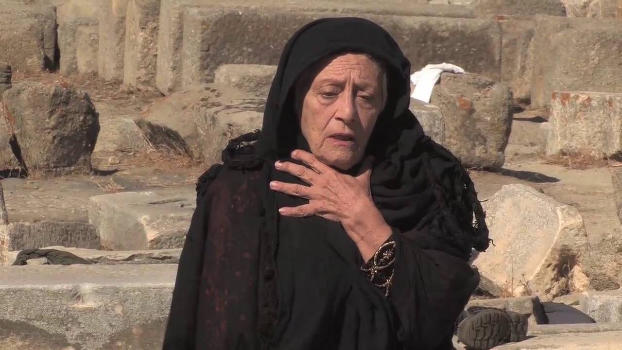 ΕΚΑΒΗ, ΜΙΑ ΠΡΟΣΦΥΓΑΣ -  στη Δήλο