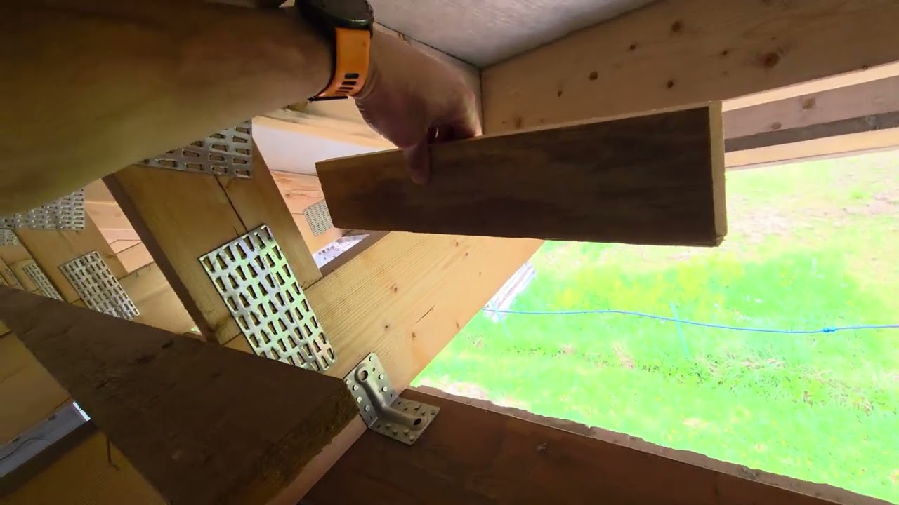 Aukstie bēniņi, beramā akmens vate ,  taisam ciet &scaron;ķirbu no ārpuses  lai ventilācija būtu bēniņos.