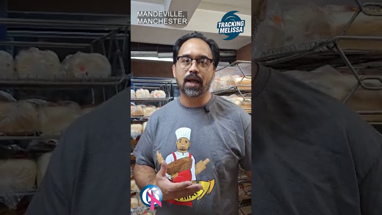 &laquo;Хлеб &mdash; это основной продукт!&raquo; &mdash; покупатели из Манчестера спешат за продуктами, необходимыми во в...