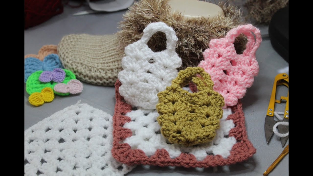 كروشية ميدالية شنطة مصغرة سهلة/ توزيعات السبوع/ من بقايا الخيوط -Crochet medal mini bag