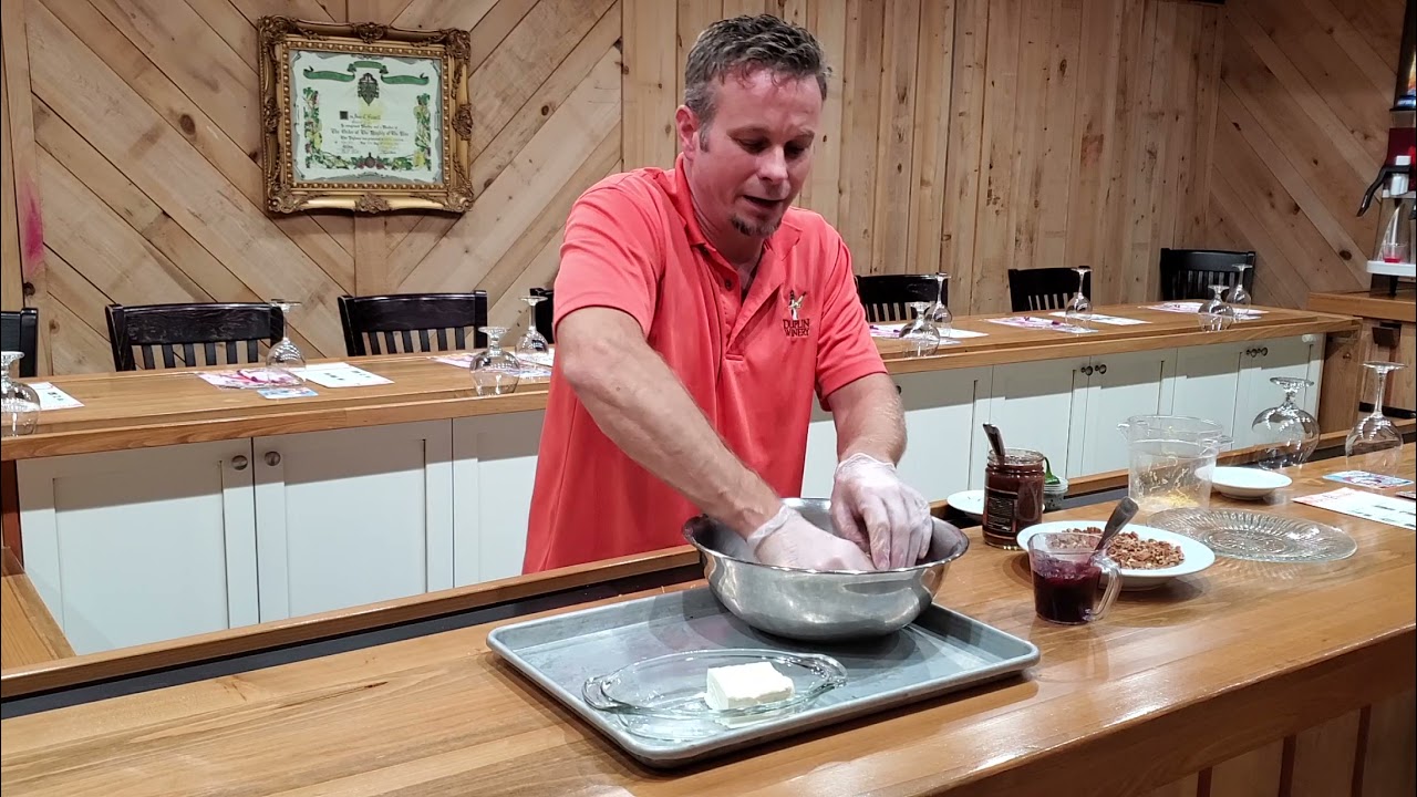 Dine & Wine | Cranberry Pecan Cheese Ball