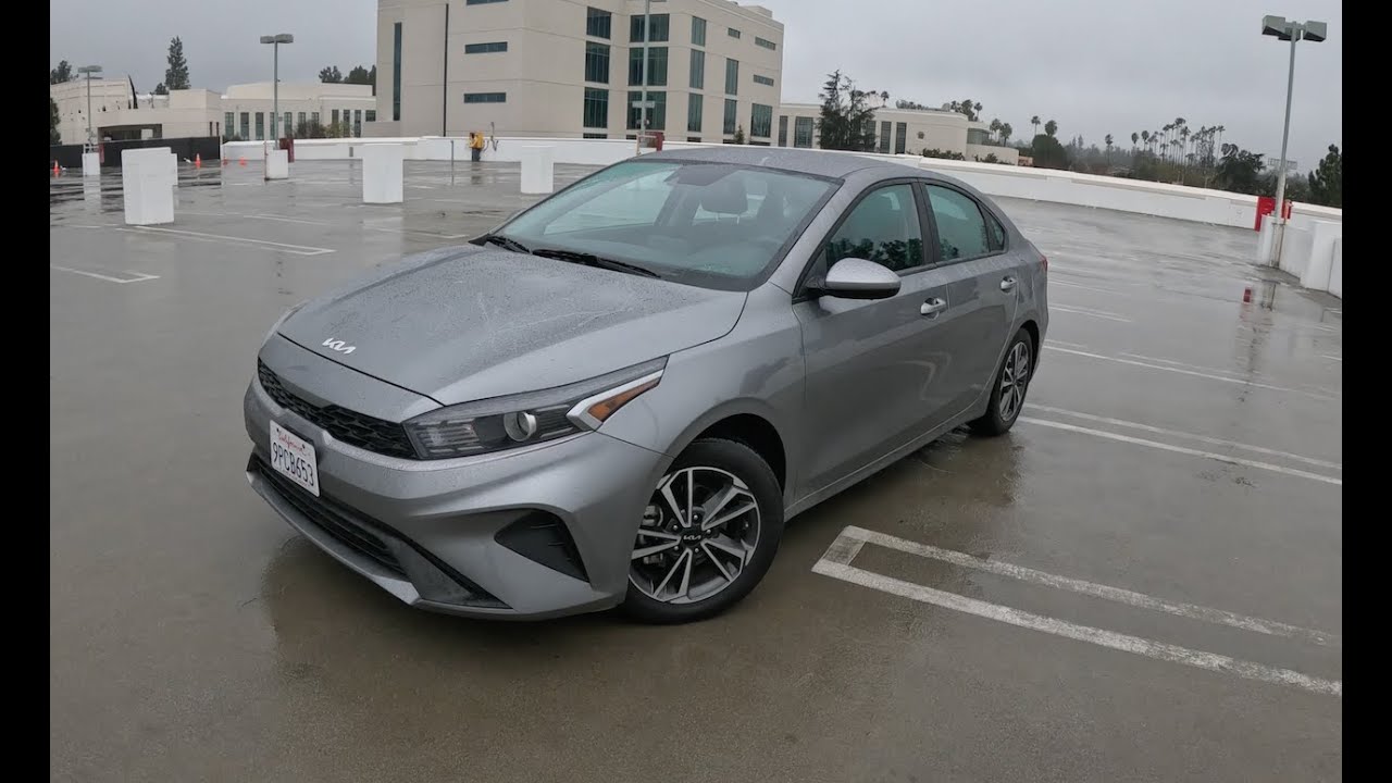 Kia Forte LXS 2023: Более крутой корейский сосед Corolla — экономичный автомобиль с маленьким сер...