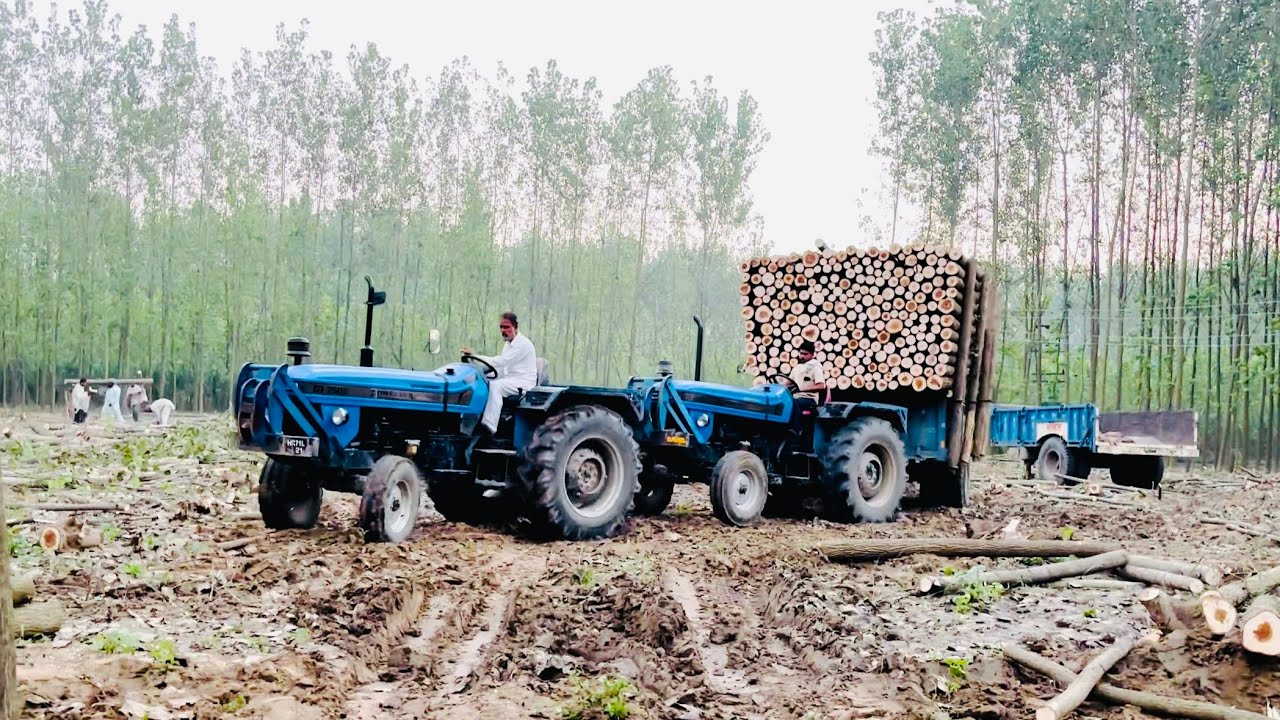 खेत में फँसा सोनालिका ट्रेक्टर 