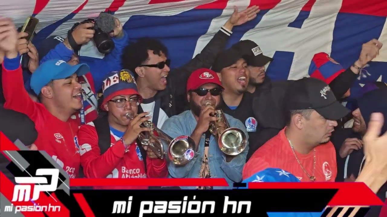 Espectacular banderazo de la Ultra Fiel previo a la Gran Final de Olimpia ante Marathón