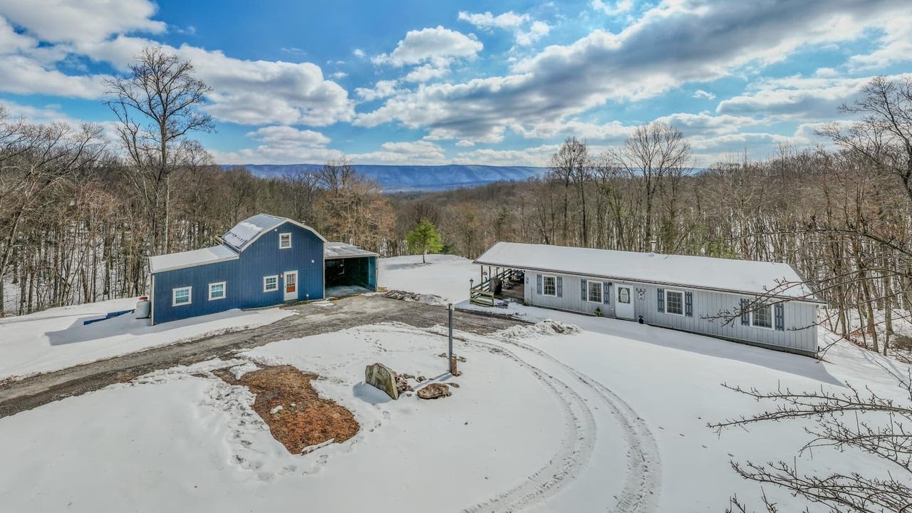 174 Hammer Hill Ln, Great Cacapon, WV