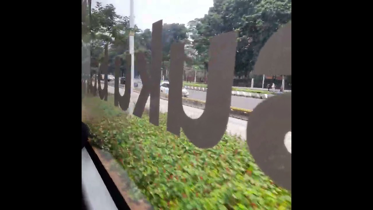 Naik Trans Jakarta Senayan