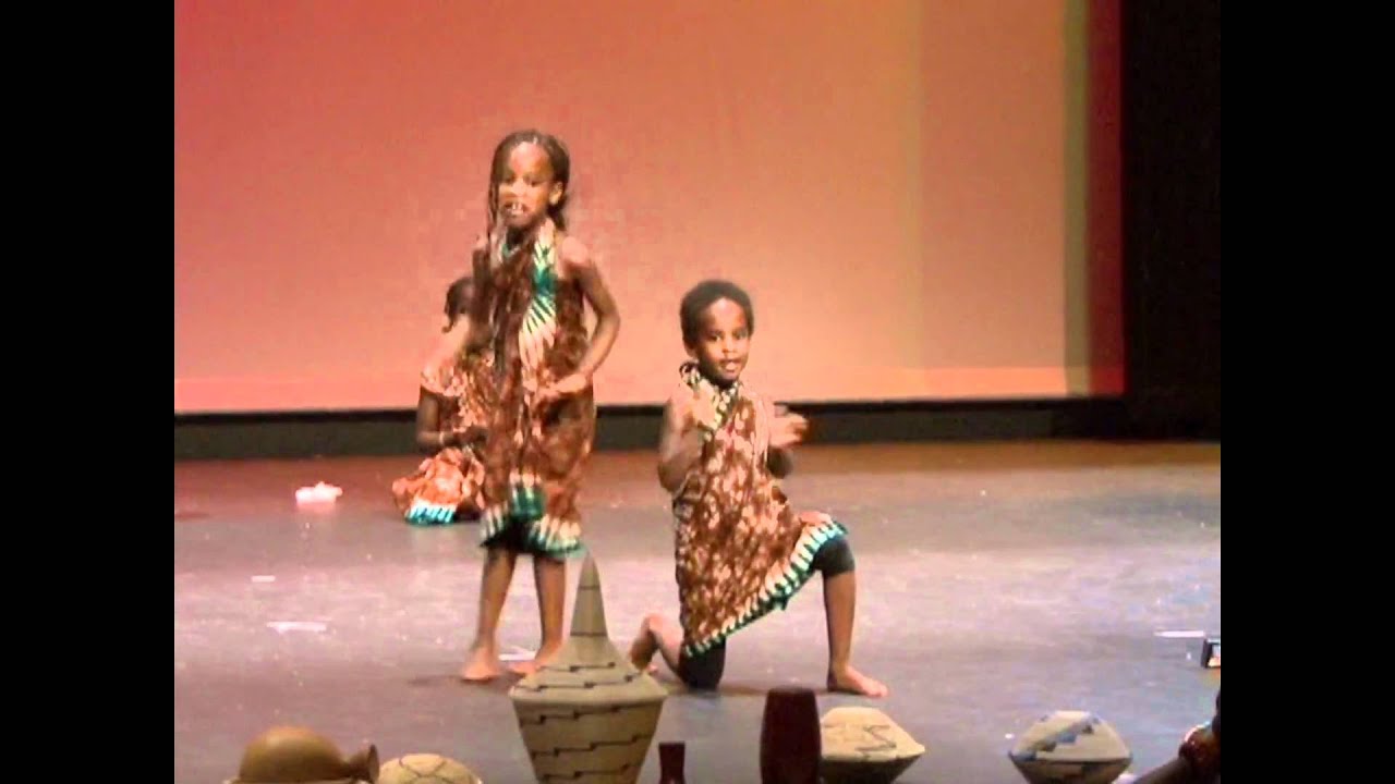 Kids dancing Burundi traditional dance : Sebeya & Ongera uce umugara