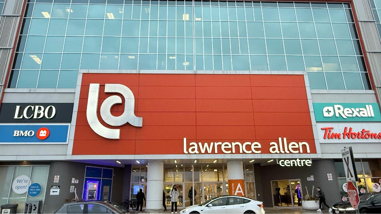 LAWRENCE ALLEN CENTRE MALL  THIS COULD BE THE CLEANEST MALL  I'VE WALKED
