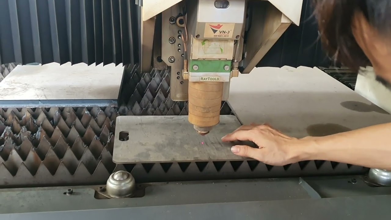 Calibrate BCS100
Hiệu chỉnh độ cao mỏ cắt cho máy CNC laser fiber
FScut2000
BCS1000