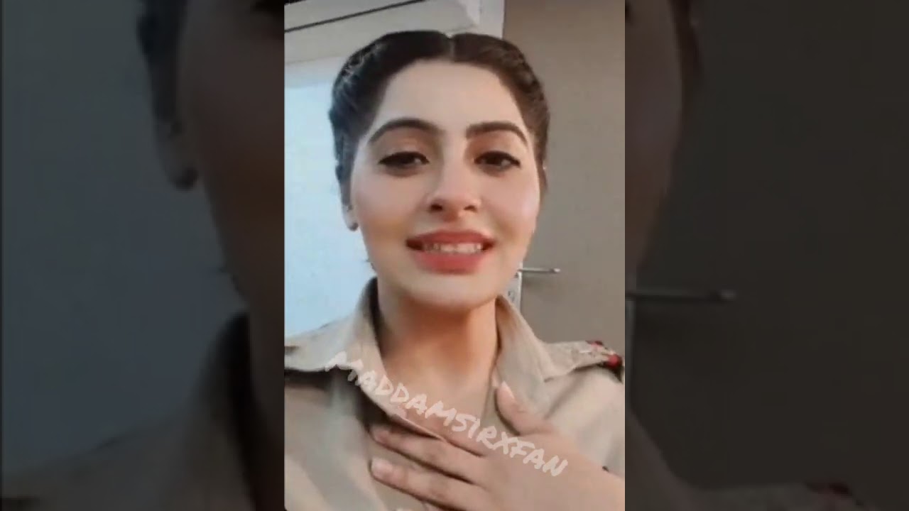 Yukti Kapoor aka Karishma Singh Instagram Live || Maddam Sir