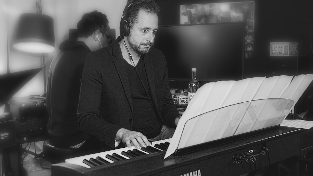 The King (Joe Locke)