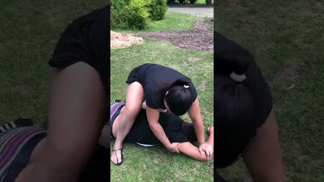 COSQUILLAS hasta pedir perdon/ TICKLING until you apologize/    fa&ccedil;a COCEGAS at&eacute; se desculpar