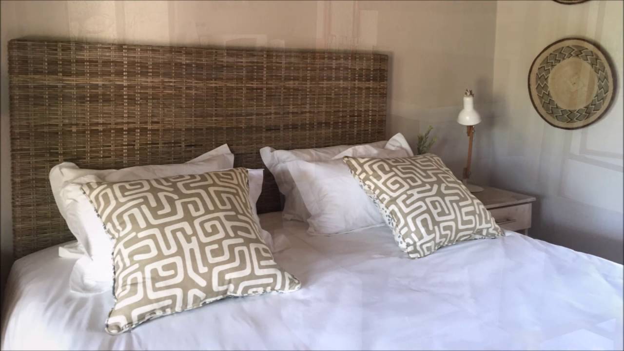 Giraffe Lodge HD video