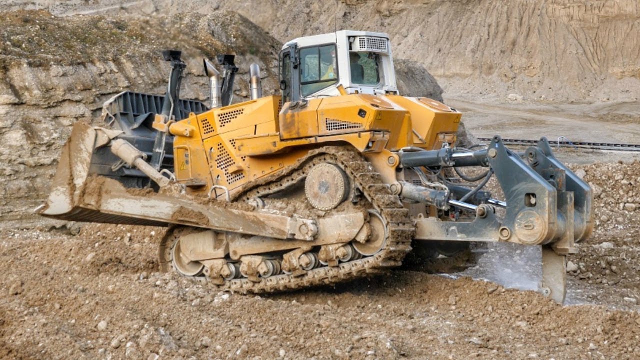 Liebherr's Largest Bulldozer Ripping