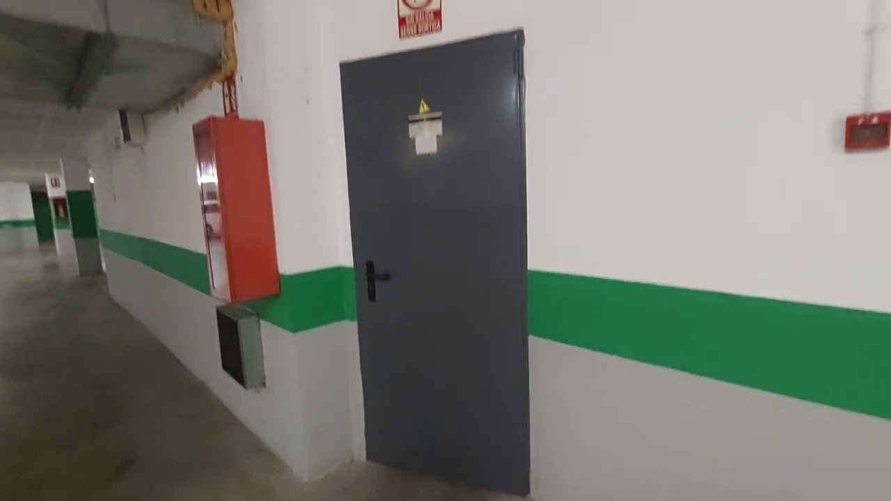 Parking of Mercadona F. Pérez Dolç super in Cambrils (closed)