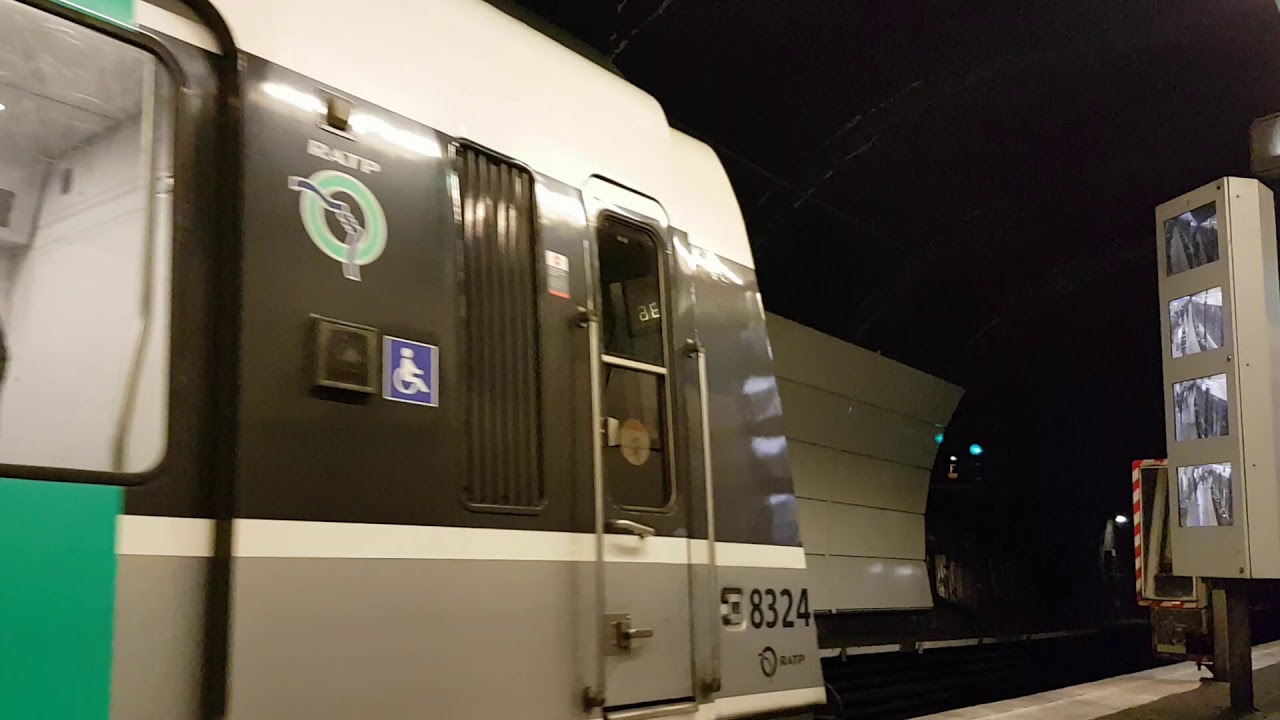 ( RER B ) Départ d'un MI79 EMAR en gare de Saint-Michel - Notre-Dame