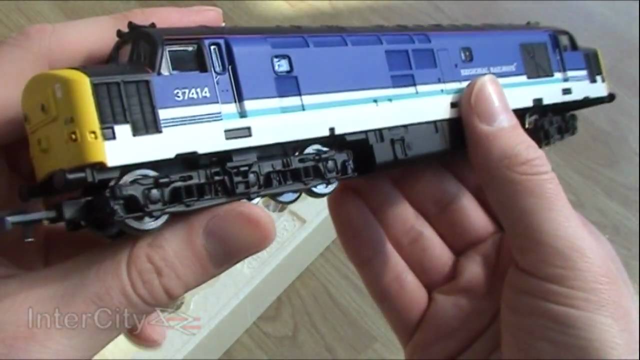 Opening the Hornby class 37 in Regional Railways livery