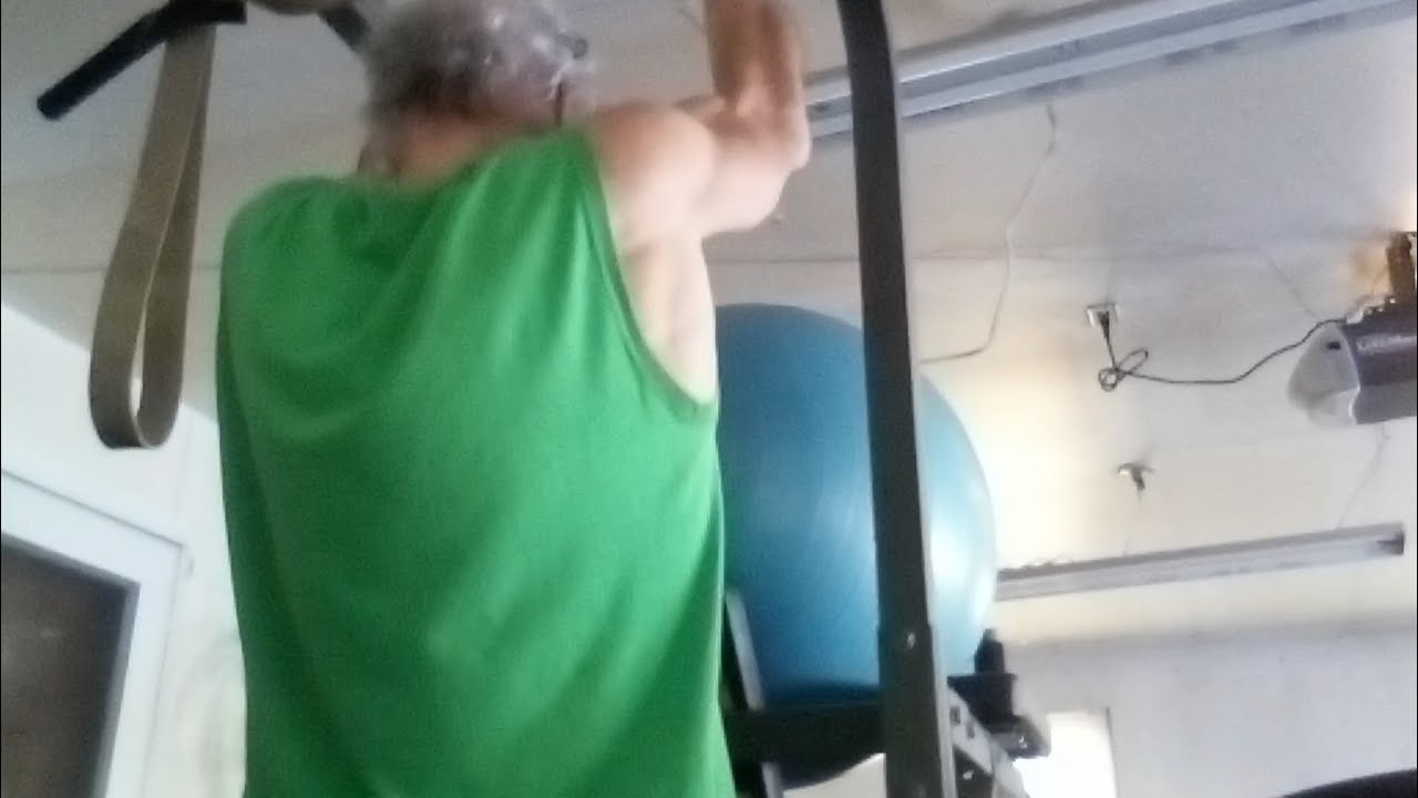 Better biceps with close grip chinups