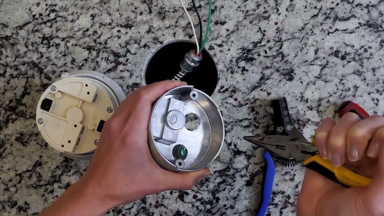 HUBBELL® Tri-Power Countertop Pop-Up Receptacle