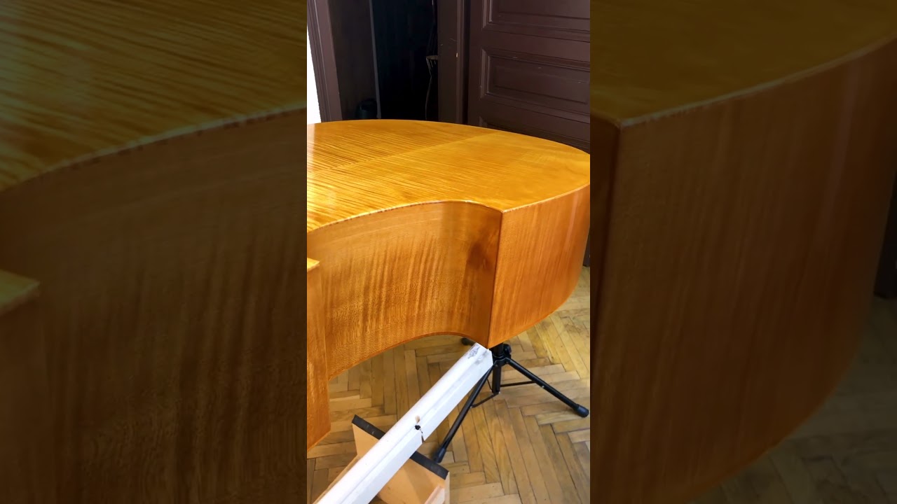 Blonde K&T double bass, varnishing process  