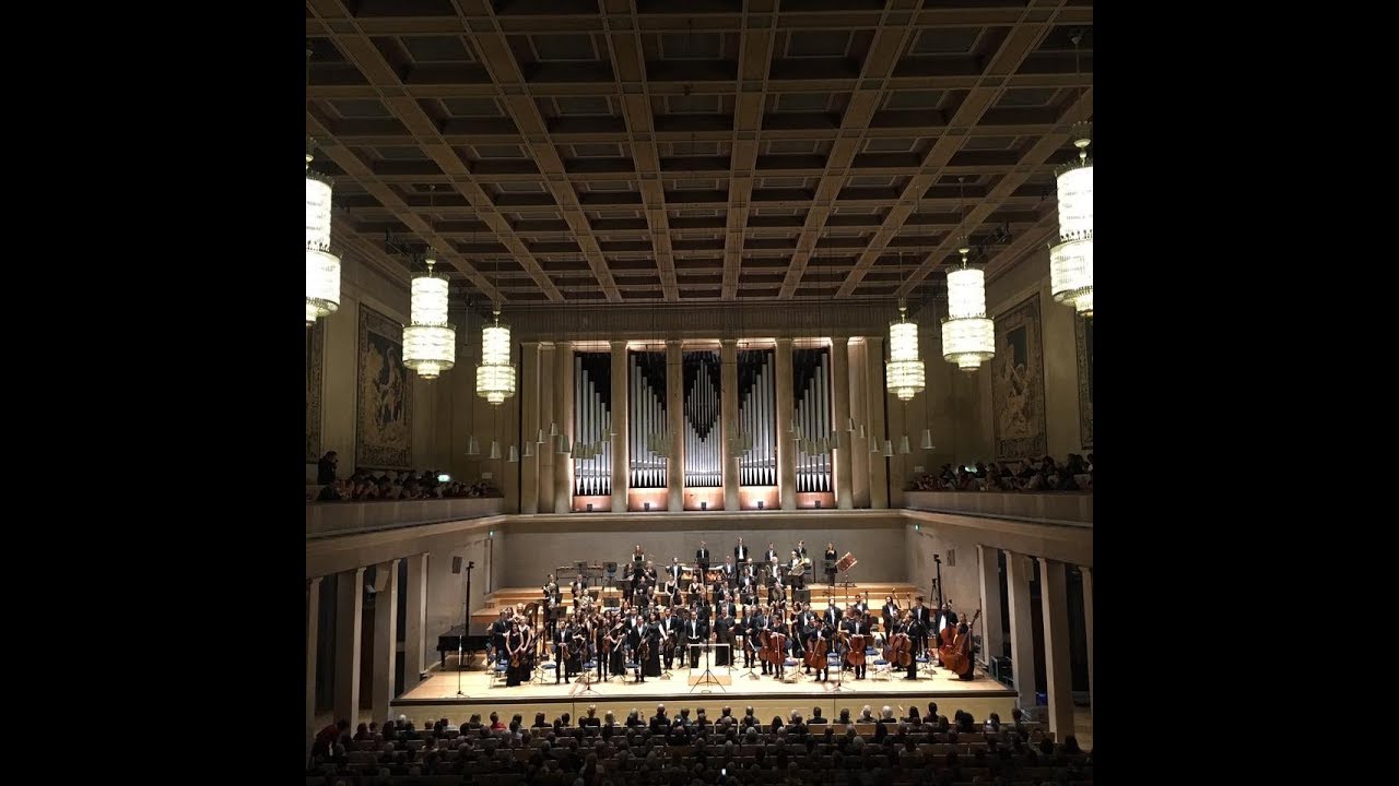 Johannes Brahms - Variations on a Theme by Haydn · Neue Philharmonie München · Fuad Ibrahimov