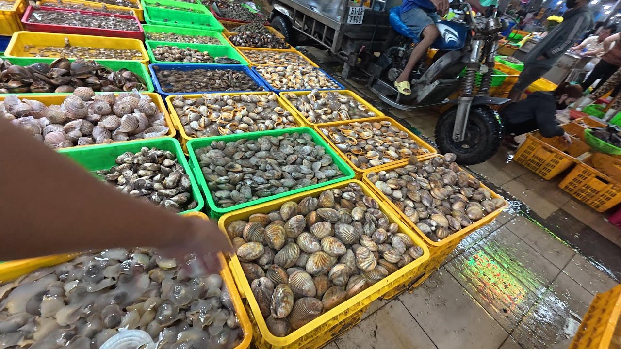 chợ cuối tuần gần tết quá xá đông