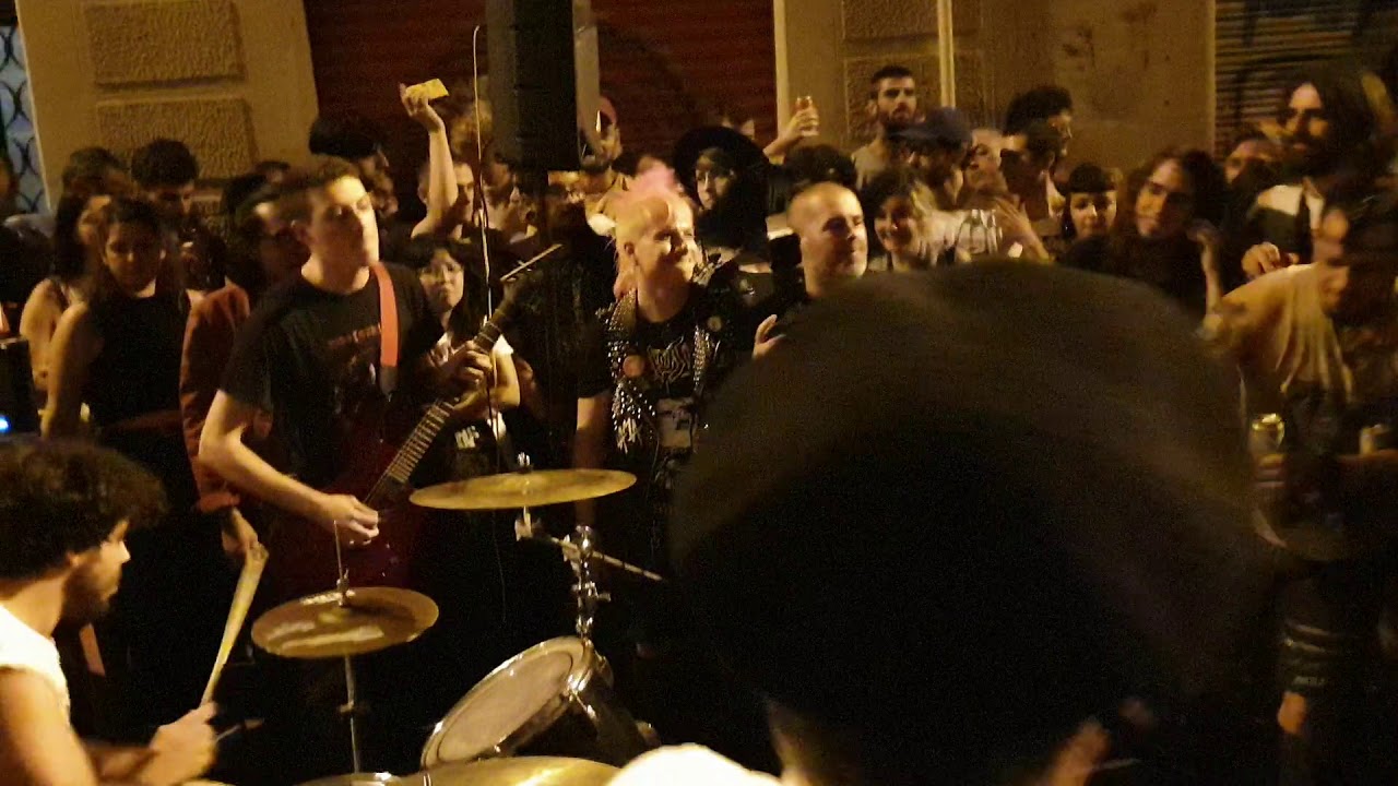 IRREAL - Fer enrere (live at CAOS A GRACIA 2019)