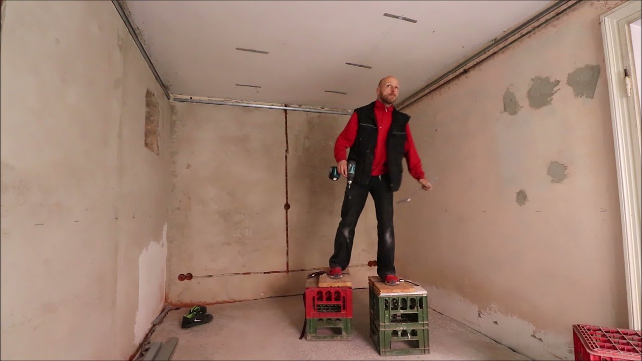 Keine Trockenbau-Stelzen zur Hand - Kein Problem, dann bauen wir uns halt selber welche!