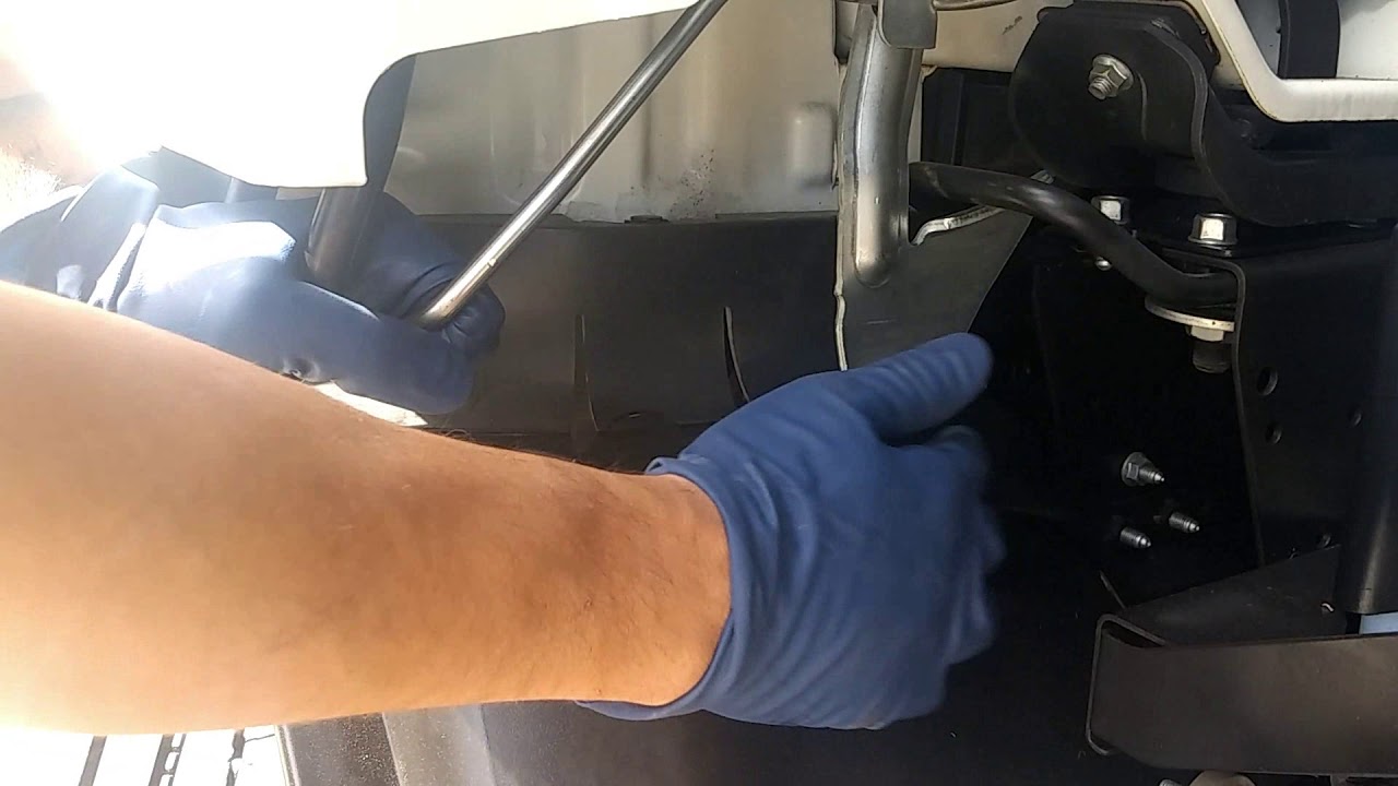2016 isuzu nrr trasmission drain and fill