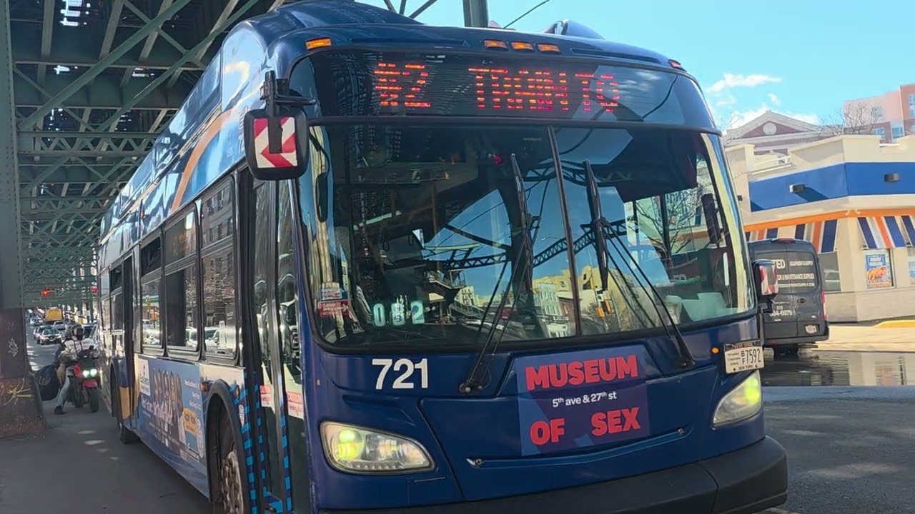 2 MTA bus service 2 shuttle & Bx4 in interval Avenue 