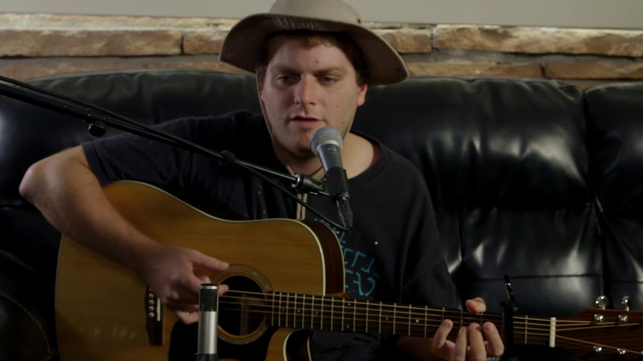 Mac Demarco plays 