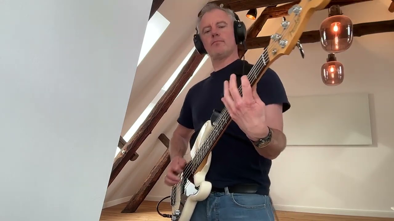 Hoobastank - Don't Look Away - Bass Cover