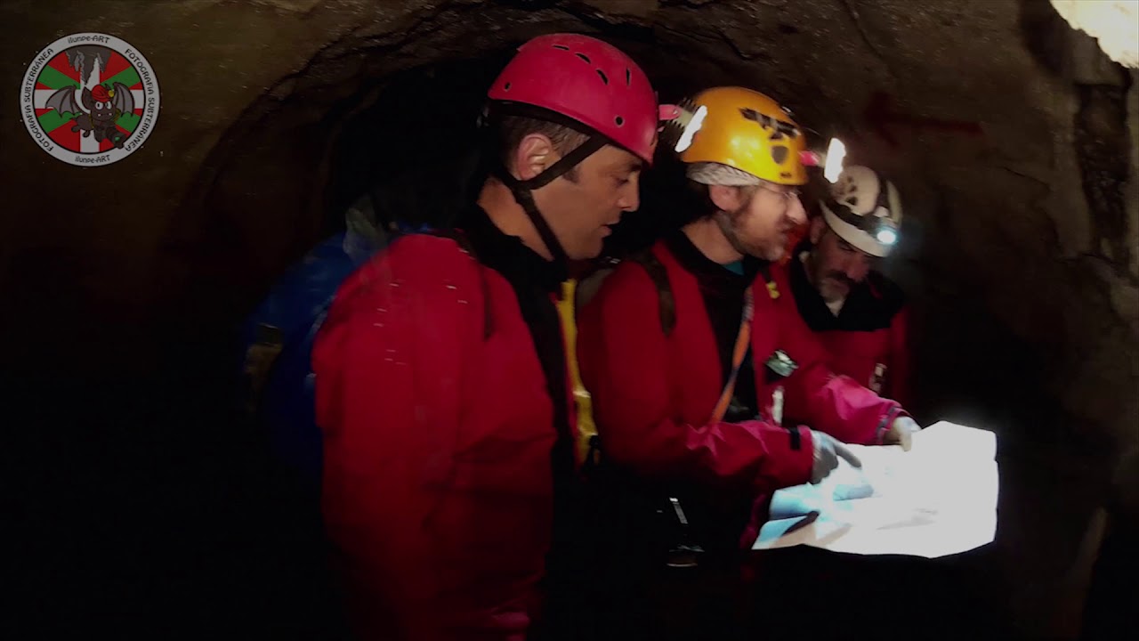 Cueva de Itxulegor en Itxina, Bizkaia.