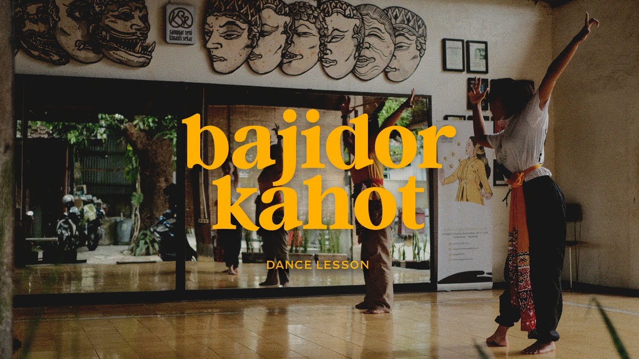 Learning Tari Bajidor Kahot Dance At Sanggar Kinanti Sekar In Yogyakarta