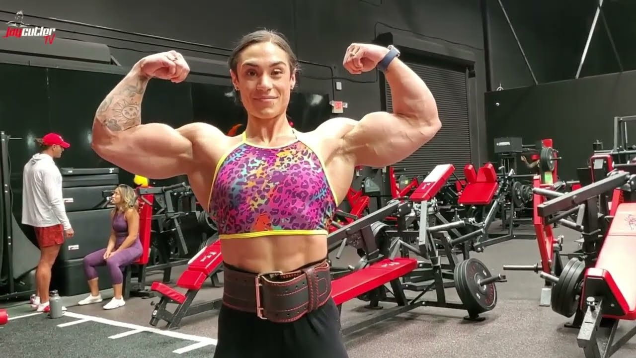 Brutal beast mode of this woman bodybuilder #gym #muscularwomen #muscularbody #fitnessmotivation