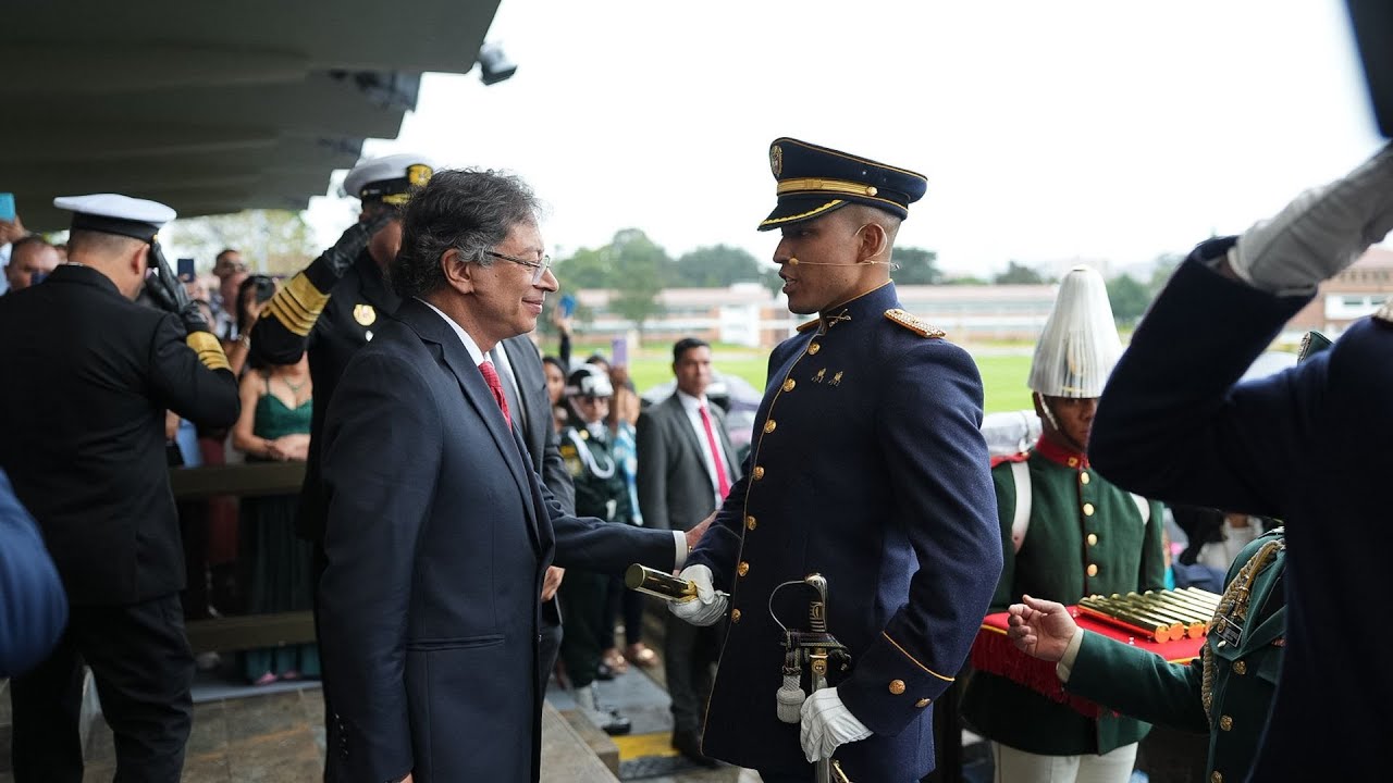Ceremonia de ascenso a 302 subtenientes del Ejército Nacional