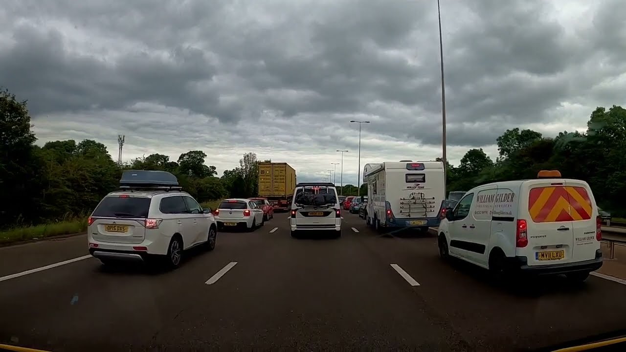 Navigating the UK's Busy Motorways  A Drive through Traffic 🚗🚦