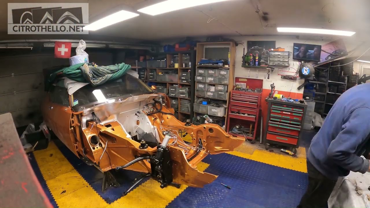 CITROEN SM 1973 MR. ELLWOOD. MECHANIC RESTORATION PART THREE. OLDTIMER CARS.
