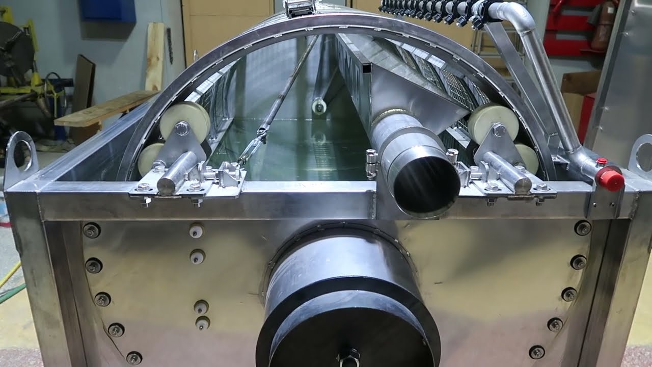Checking the drum filter housing for leaks. Проверяем корпус барабанного фильтра на герметичность.