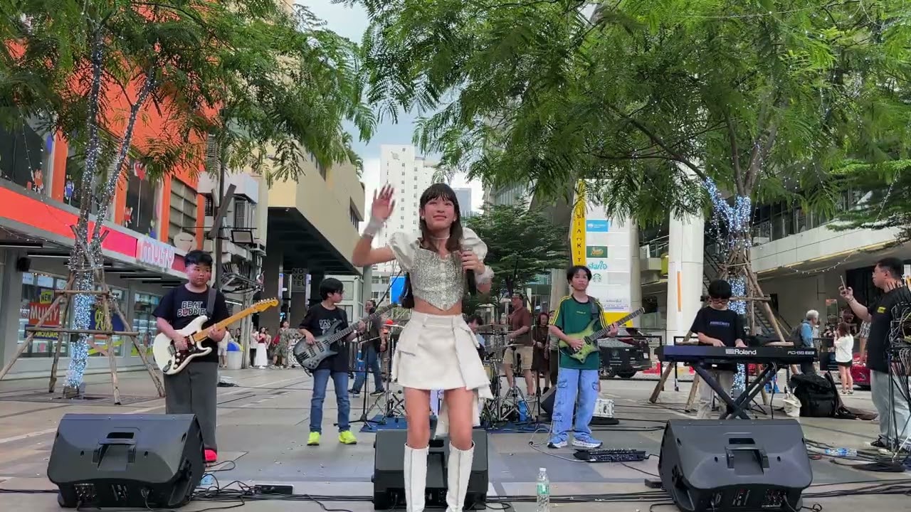 Something Just Like This-The Chainsmokers & Coldplay@Siam Square Soi 5 :8 Feb 2026