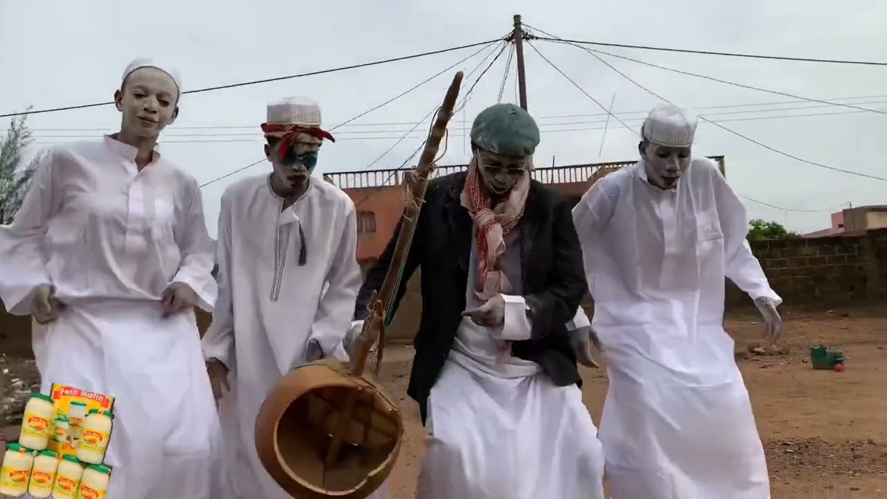 Le Fou Woroli et sa famille en imitation de BG