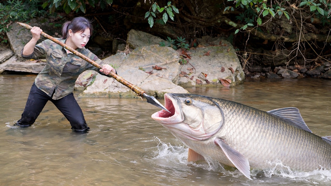 Living Off the Land Alone: Building Bamboo Chairs, Fishing the Stream & Cooking