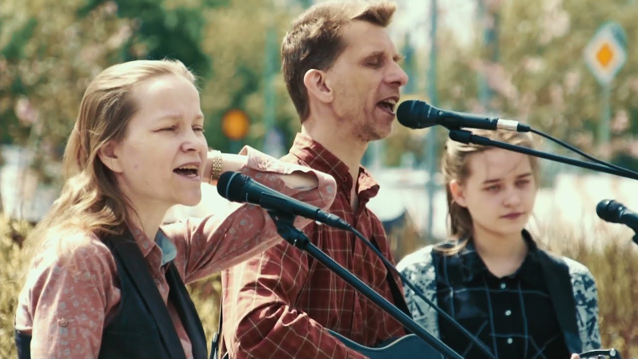 Мы живы - Егор и Наталия Лансере - авторский псалом на уличной евангелизации