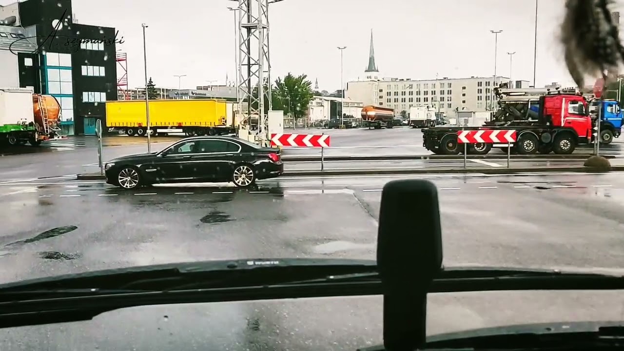 (EST, FIN) Wjazd autokarem na prom VIKING LINE w Tallinie / Bus ride to the ferry VIKING LINE