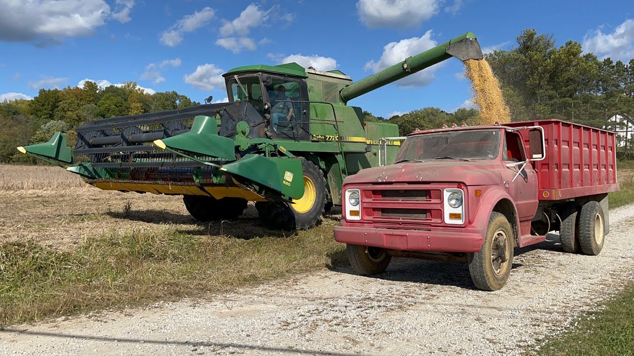 It's Harvest Time! Part 1: John Deere 7720 Combine Harvesting Soybeans