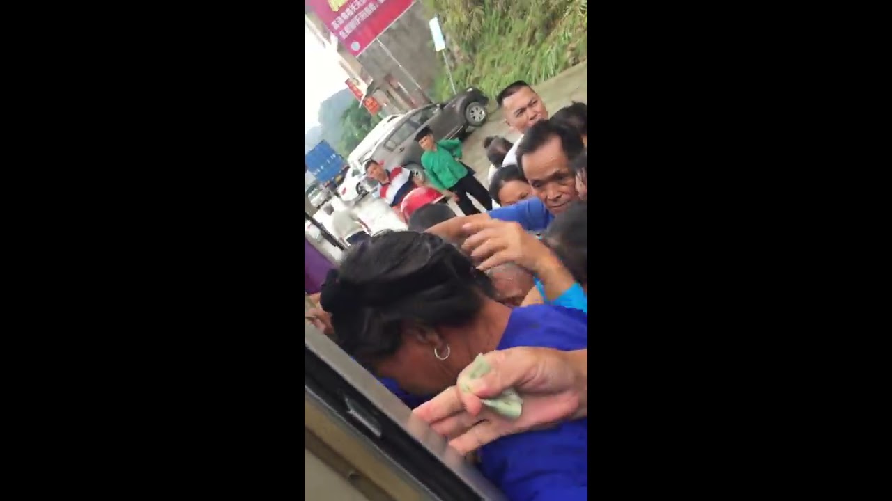 Scene crowded when boarding a bus - China