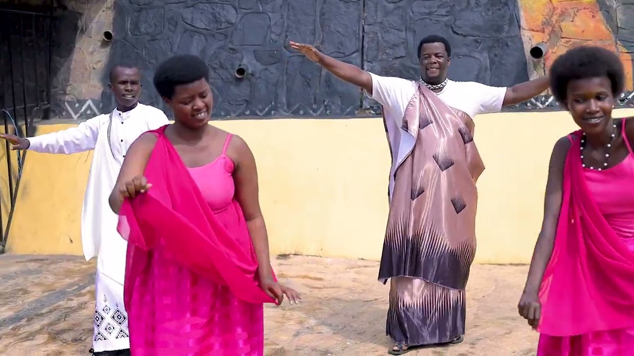 Mwami wakomeretse (82 Gushimisha) - Bikem Wa Yesu - Official Video (2025)